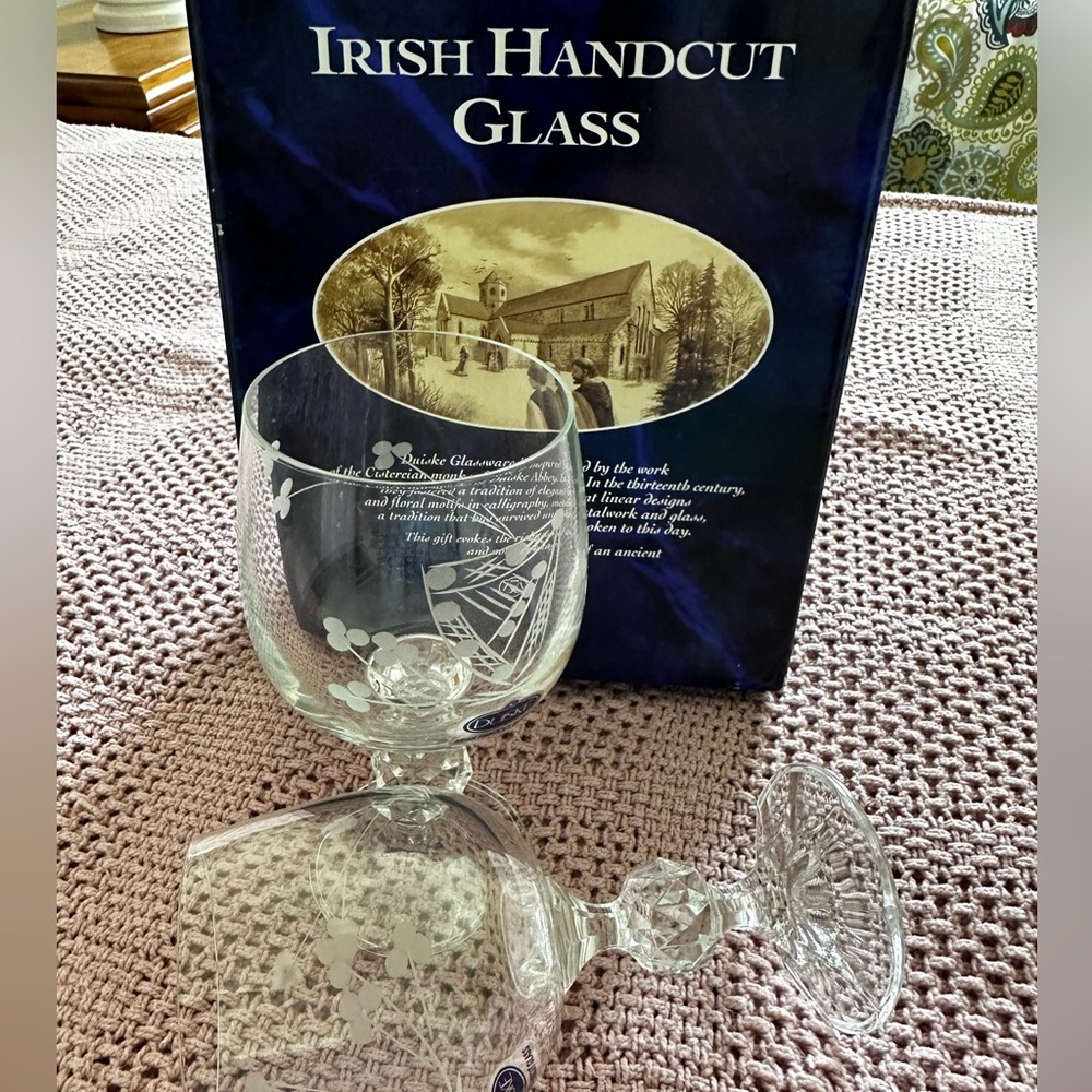 DUISKE GLASS Irish hand-cut Wine Glasses (2)